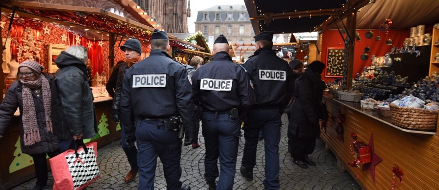 Większość francuskich dzieci nie dostanie w tym roku pod choinkę plastikowych karabinów automatycznych, pistoletów i granatów. Po serii zamachów terrorystycznych w Paryżu z powodów bezpieczeństwa zostały one wycofane ze sprzedaży przez wielkie sieci sklepów z zabawkami i supermarketów.