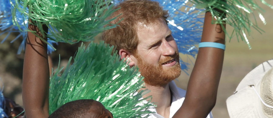 Odwiedzający afrykańskie sieroty w Lesotho książę Harry podzielił się z nimi tym, czego doświadczył on sam po śmierci księżnej Diany. Mówił o „wielkiej pustce” po stracie matki.