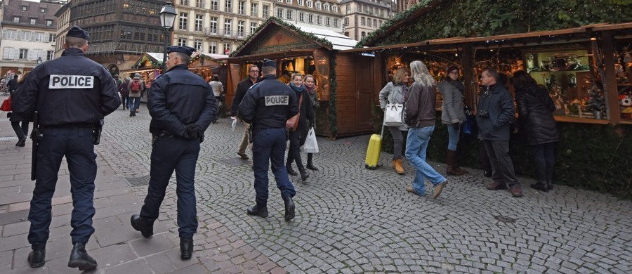 Francja poinformowała Radę Europy o możliwości odstąpienia od niektórych zapisów europejskiej konwencji praw człowieka z powodu stanu wyjątkowego, który wprowadzono w tym kraju po zamachach w Paryżu - ogłosiła Rada Europy.