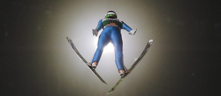 Konkurs Pucharu Świata w skokach narciarskich w fińskim Kuusamo został z powodu zbyt silnego wiatru przerwany po skokach 43 zawodników i później definitywnie odwołany.