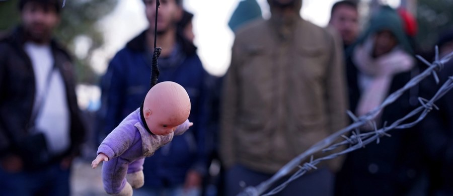 Turcja rozmawia z Brukselą z pozycji silniejszego. Unia Europejska (w tym polski rząd) naiwnie sądzą, że oferując Ankarze błyskotki, uratują własną głowę, czyli powstrzymają miliony uchodźców, którzy chcą się dostać na stary kontynent.