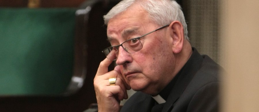 Jako polscy chrześcijanie, a także jako ludzie, powinniśmy być otwarci na uchodźców, ponieważ oni muszą uciekać z własnych krajów z powodu konfliktów zbrojnych, w obawie o własne życie i zdrowie - podkreślił w rozmowie z Polską Agencją Prasową były sekretarz KEP bp Tadeusz Pieronek. duchowny wspomniał też, że Polacy po 1989 roku również szukali lepszej przyszłości za granicą.