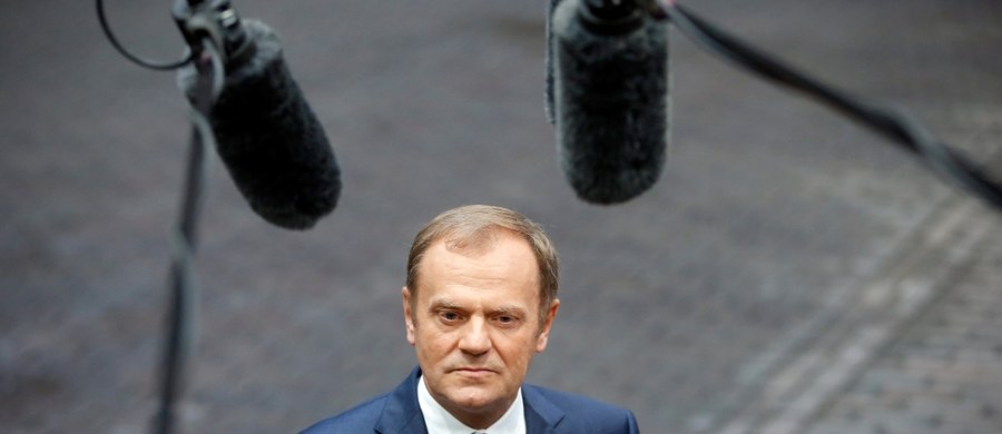"Po wielu tygodniach ciężkiej pracy i twardych negocjacji osiągnęliśmy porozumienie, które - mam nadzieję - zostanie zaakceptowane przez wszystkie strony" – stwierdził przewodniczący Rady Europejskiej Donald Tusk w dniu szczytu UE-Turcja. Podkreślił, że kluczem do rozwiązania kryzysu migracyjnego jest ochrona granic UE. "Bez kontroli nad naszymi granicami zewnętrznymi Schengen stanie się historią" - powiedział były premier Polski. 