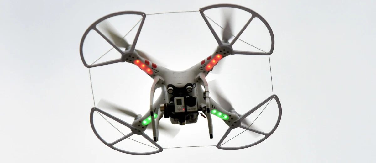 „To stało się na moich oczach, to było po prostu straszne” – tak ojciec 18-miesięcznego Oscara z brytyjskiego Stourport-on-Severn wspomina wypadek, w wyniku którego chłopczyk stracił oko. W dziecko uderzył dron, którym sterował przyjaciel jego rodziców.