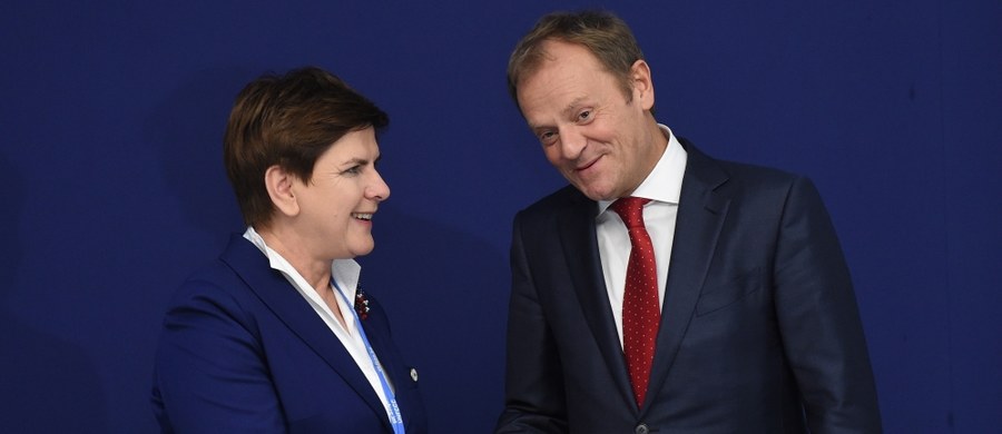 Premier Beata Szydło i szef Rady Europejskiej Donald Tusk spotkali się w Paryżu na marginesie szczytu COP21 poświęconego ochronie klimatu. Rozmowa trwała około godziny. "Dobre spotkanie z polską premier Beatą Szydło (…)" - napisał później na Twitterze przewodniczący RE.