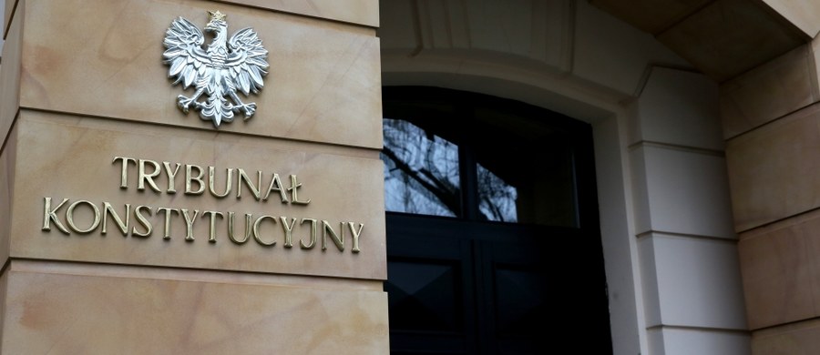 Prezydent Andrzej Duda zaprosił na wtorek szefów klubów parlamentarnych na spotkanie ws. Trybunału Konstytucyjnego. Dzień później rozpocząć ma się posiedzenie, na którym Sejm ma ponownie zająć się wyborem pięciu nowych sędziów TK. 