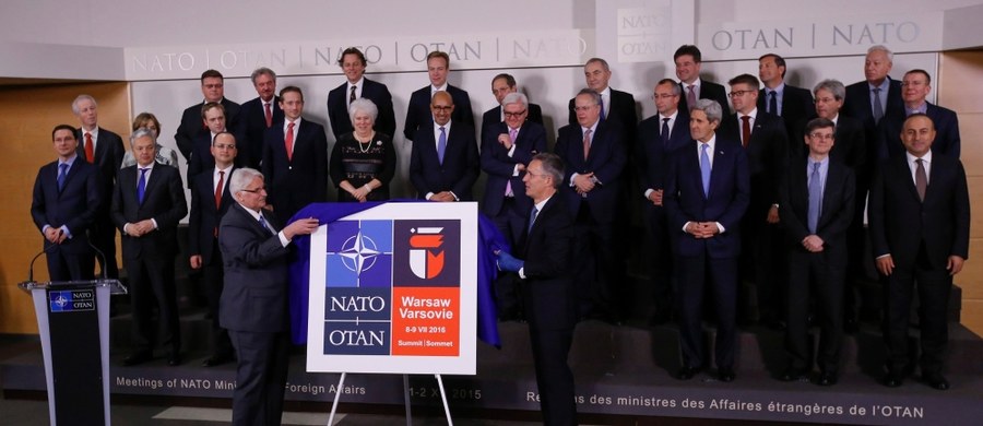 W Kwaterze Głównej NATO w Brukseli Minister Spraw Zagranicznych Witold Waszczykowski oraz Sekretarz Generalny NATO Jens Stoltenberg odsłonili logo Szczytu NATO, który odbędzie się 8 i 9 lipca 2016 w Warszawie. Zawiera ono między innymi kubistyczne przedstawienie warszawskiej syrenki. 