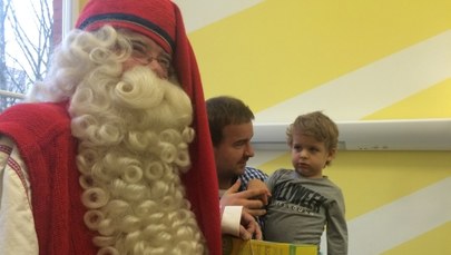 Z Laponii do Łodzi. Święty Mikołaj odwiedził małych pacjentów w Łodzi