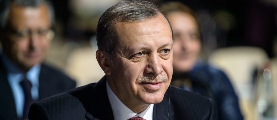 Rosyjskie ministerstwo obrony twierdzi, że prezydent Turcji Recep Tayyip Erdogan i jego rodzina uczestniczą w nielegalnym handlu ropą naftową z dżihadystami z Państwa Islamskiego.