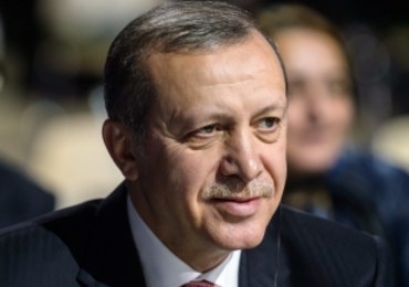Ministerstwo obrony Rosji: Prezydent Turcji nielegalnie handluje ropą z Państwem Islamskim
