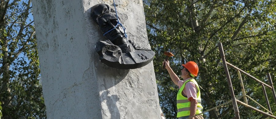 Rosja skarży Polskę do Międzynarodowej Rady Ochrony Zabytków i Miejsc Historycznych z powodu likwidowania radzieckich pomników na terytorium naszego kraju. To - jak zauważa korespondent RMF FM Przemysław Marzec - kolejny krok Moskwy, która nie godzi się na usuwanie śladów totalitarnej podległości Polski.