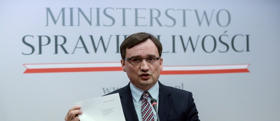 Minister sprawiedliwości Zbigniew Ziobro zapowiedział, że wystąpi o wszczęcie postępowania dyscyplinarnego wobec prezesa Trybunału Konstytucyjnego. Zdaniem polityka wypowiedzi  Andrzeja Rzeplińskiego pokazały jego stronniczość w sprawie ustawy o TK, która ma być badana przez Trybunał 3 i 9 grudnia.