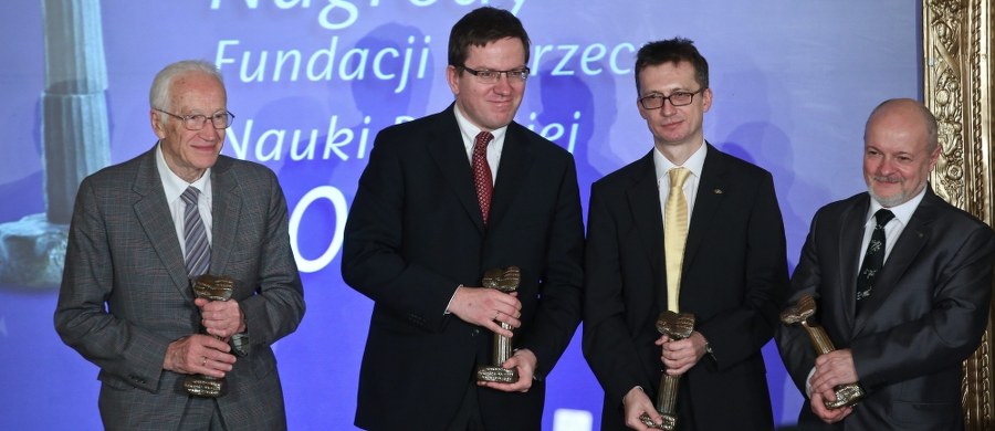 Nagrody Fundacji na rzecz Nauki Polskiej (FNP), zwane też „polskimi Noblami” wręczono dziś w Warszawie trzem naukowcom. Dostali je: Stanisław Penczek, Kazimierz Rzążewski i Jerzy Jedlicki. Nagroda wynosi 200 tys. zł. Jest uznawana za jedną z najważniejszych wyróżnień dla ludzi nauki.