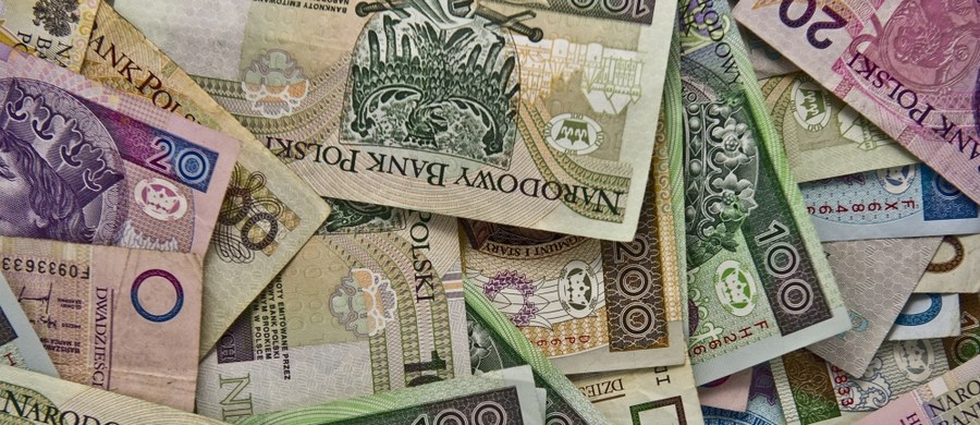 Funkcjonariusze z Nowego Targu zatrzymali właściciela kantoru, który skutecznie oszukiwał bank. Szacuje się, że mężczyzna mógł zarobić na przestępstwie ponad 5 milionów złotych. 
