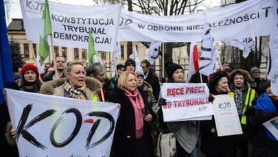 Manifestacje przed siedzibą Trybunału Konstytucyjnego w Warszawie