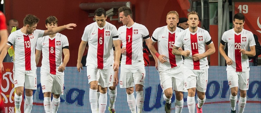 Reprezentacja Polski zanotowała kolejny awans, tym razem z 38. na 34. miejsce, w rankingu Międzynarodowej Federacji Piłkarskiej (FIFA). Pierwszą pozycję na koniec roku utrzymała Belgia, natomiast nowym wiceliderem jest wicemistrz świata Argentyna.
