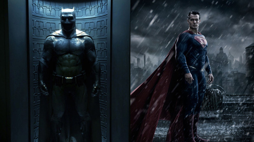 Pojawił się nowy zwiastun oczekiwanej superprodukcji "Batman V Superman: Świt sprawiedliwości". Możemy w nim zobaczyć spotkanie Bruce'a Wayne'a z Clarkiem Kentem. Obraz w reżyserii Zacka Snydera trafi do kin 1 kwietnia 2016. 