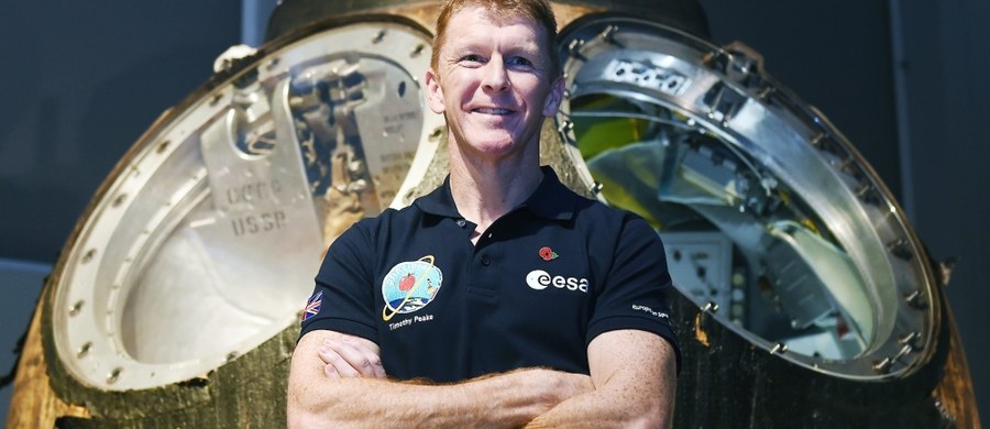 Brytyjski astronauta Tim Peake zamierza przebiec maraton... w kosmosie. 43-letni mężczyzna planuje dokonać tego przywiązując się do bieżni na międzynarodowej stacji kosmicznej, na której ma spędzić łącznie 173 dni. Ma "wystartować" w dniu maratonu londyńskiego.