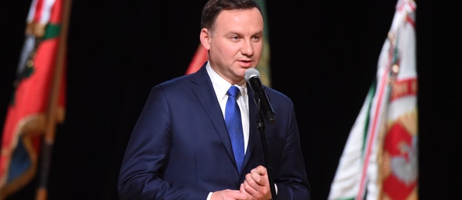 Na oficjalnej stronie prezydenta Andrzeja Dudy kto zechce, bez trudu może poczytać o prawie łaski, jakie przysługuje tylko i wyłącznie głowie państwa na podstawie konstytucji. Czytamy: Prawo łaski jest szczególnym, określonym w art. 139 Konstytucji RP, uprawnieniem Prezydenta Rzeczypospolitej Polskiej. Istotą tego uprawnienia jest całkowite lub częściowe uwolnienie skazanego od skutków karnych prawomocnego wyroku sądu. 