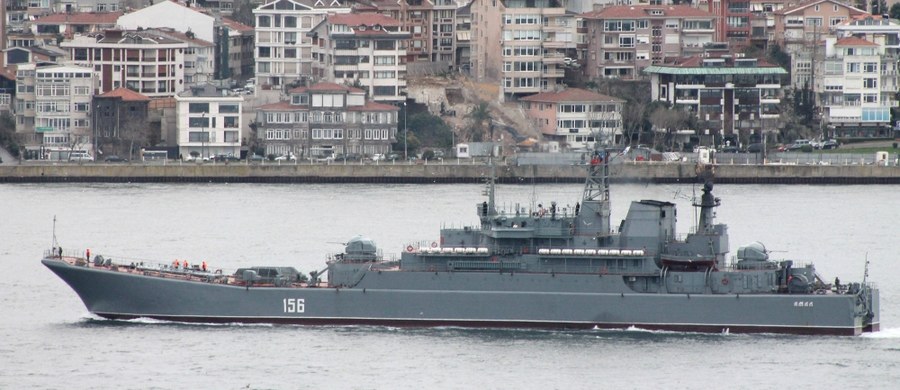 Turcja oskarżyła Rosję o prowokację, reagując na zachowanie żołnierza na pokładzie rosyjskiego okrętu, który przepływał cieśniną Bosfor przez Stambuł. Żołnierz trzymał na ramieniu ręczną wyrzutnię pocisków rakietowych.