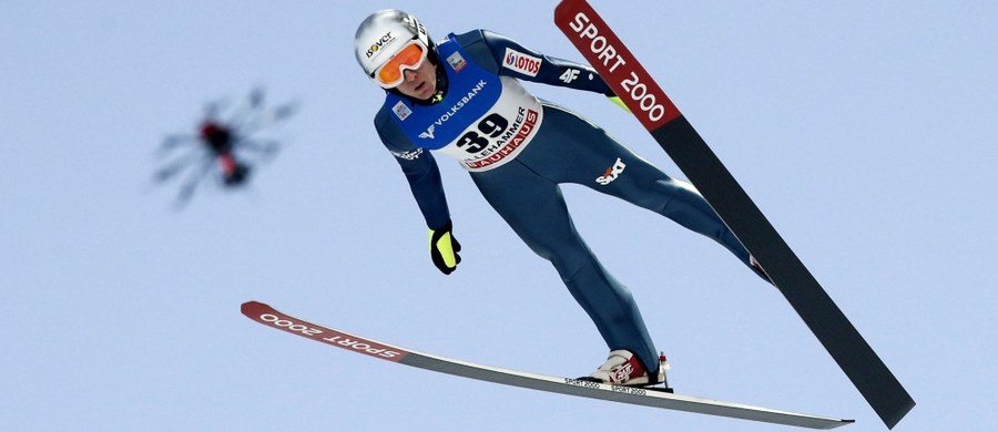 Stefan Hula, ex aequo z Niemcem Andreasem Wankiem, zajął 10. miejsce w konkursie Pucharu Świata w skokach narciarskich w Lillehammer. Zwyciężył Norweg Kenneth Gangnes. Dwukrotny mistrz olimpijski Kamil Stoch uplasował się na 47. pozycji.