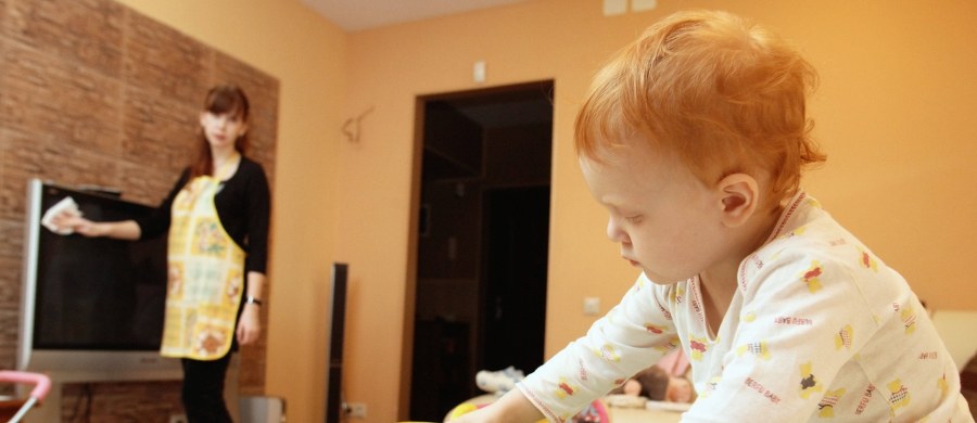 Nianie nadal w szarej strefie. Legalnie zatrudnionych jest wciąż tylko nieco ponad 8 tys. – donosi "Gazeta Wyborcza".