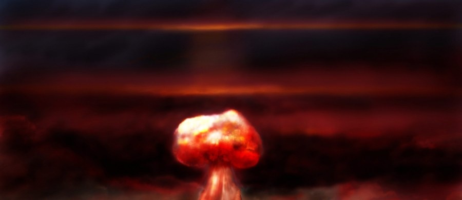 Rosja jest zaniepokojona - to pierwsza oficjalna reakcja Moskwy na uwagę wiceministra obrony Tomasza Szatkowskiego, że Polska nie wyklucza starań o dostęp do amerykańskiej broni atomowej i że być może broń ta mogłaby być umiejscowiona w naszym kraju. Rosyjski ambasador przy NATO Aleksandr Gruszko twierdzi wręcz, że byłoby to niezgodne z traktatem o nierozprzestrzenianiu broni jądrowej.