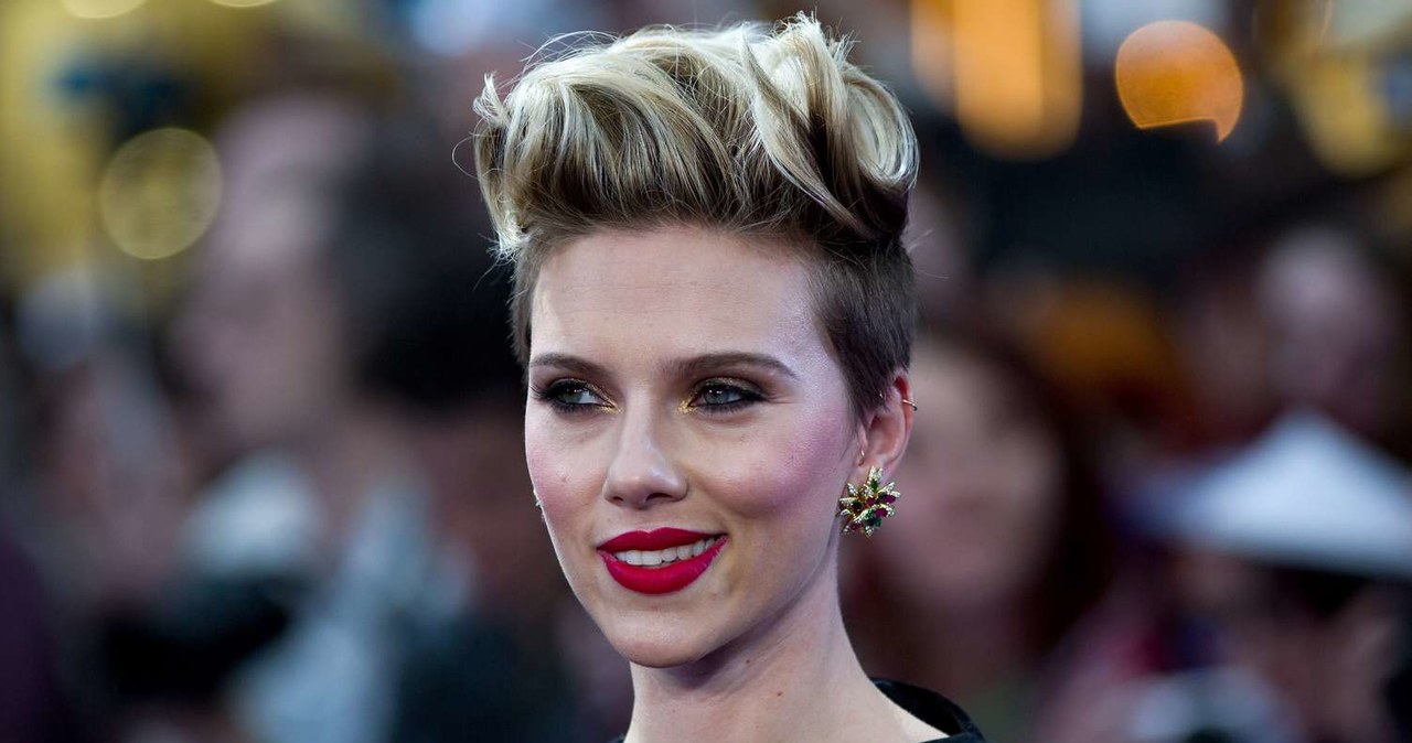 ​Scarlett Johansson opowiedziała o swej roli filmie "Kapitan Ameryka: Wojna bohaterów". Aktorka, wcielająca się w postać Czarnej Wdowy w adaptacjach komiksów Marvela, opisała swą bohaterkę jako "mediatora" pomiędzy zwaśnionymi grupami superbohaterów.