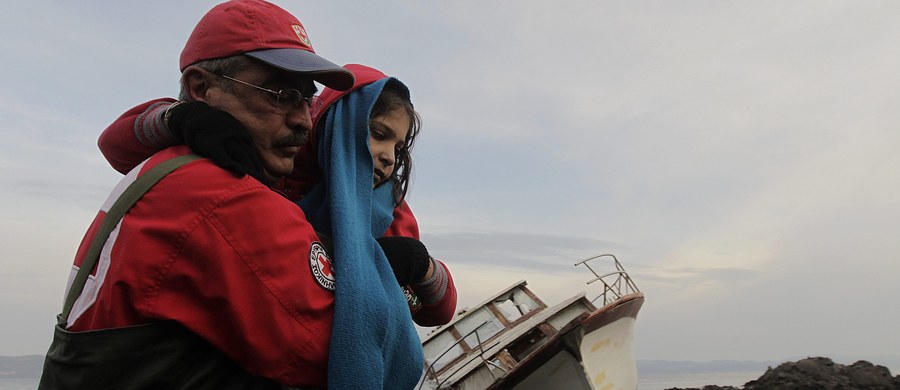 Sześcioro afgańskich dzieci zginęło po zatonięciu nadmuchiwanej łodzi nieopodal miasta Cesme. Znajdowały się w grupie uchodźców przeprawiających się z Turcji. 
