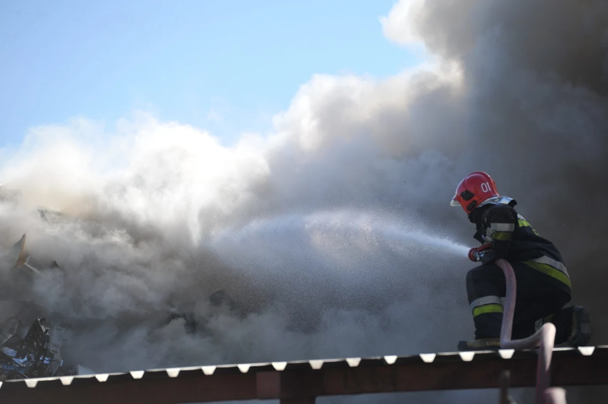 Aż trzy osoby zginęły w pożarze domu jednorodzinnego w Prusach w powiecie krakowskim: kobieta, mężczyzna i dziecko. Pożar wybuchł kilkanaście minut po godzinie 5:00 nad ranem.