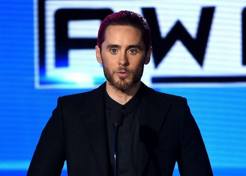 Jared Leto zdecydował się pozwać serwis TMZ.com, który na swoich łamach opublikował nagranie, w którym wokalista w niecenzuralnych słowach skrytykował twórczość amerykańskiej wokalistki Taylor Swift.