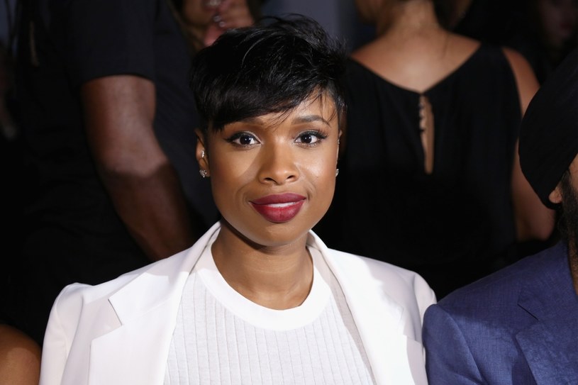 Przy okazji premiery swego najnowszego filmu "Chi-Raq", Jennifer Hudson wypowiedziała się o fali strzelanin nawiedzających Stany Zjednoczone. Aktorka w 2008 roku straciła matkę, brata i siostrzeńca, którzy zostali zastrzeleni. 