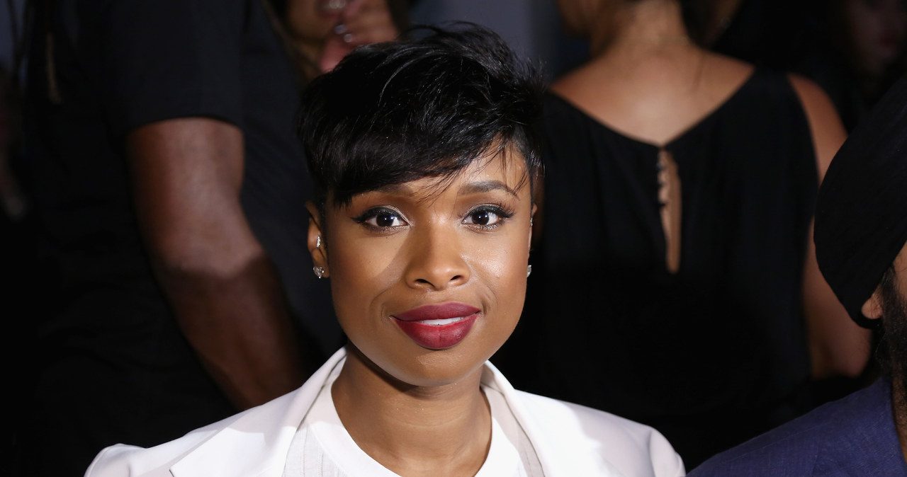 Przy okazji premiery swego najnowszego filmu "Chi-Raq", Jennifer Hudson wypowiedziała się o fali strzelanin nawiedzających Stany Zjednoczone. Aktorka w 2008 roku straciła matkę, brata i siostrzeńca, którzy zostali zastrzeleni. 