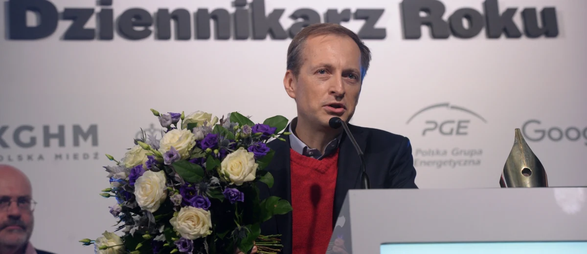 Wielki sukces naszego redakcyjnego kolegi. Konrad Piasecki został Dziennikarzem Roku 2015! To wyróżnienie przyznano mu w plebiscycie Grand Press. "Wciąż to jeszcze do mnie nie dociera. I nie czuję się najlepszym, czuję się jednym z wielu i oczywiście strasznie się cieszę. Cieszę się, co tu dużo mówić" - powiedział nam Konrad, kiedy już opadły pierwsze emocje. Na gali konkursu miesięcznika "Press" nagrodami Grand Press uhonorowano również m.in. Katarzynę Janowską, Jacka Czarneckiego, Barbarę Włodarczyk i Rafała Wosia.