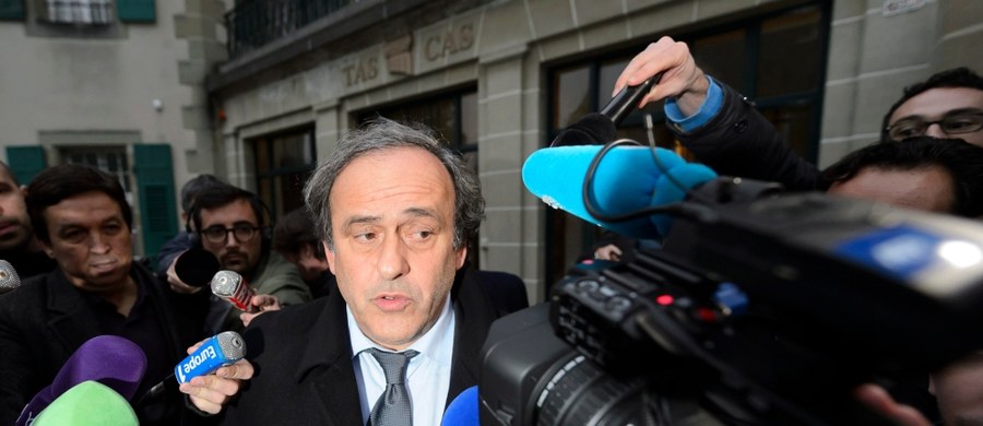 Michel Platini nie będzie uczestniczył w losowaniu grup Euro 2016 w Paryżu. Sąd Arbitrażowy do spraw sportu utrzymał w mocy 90-dniowe zawieszenie szefa UEFA, podejrzanego o korupcję. 
