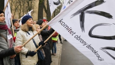 Demonstracje przed TK, pikieta przed domem Kaczyńskiego oraz marsz PiS w rocznicę stanu wojennego 