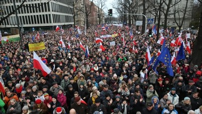 "Wolny sędzia, wolna Polska". Tłumy uczestniczyły w manifestacji Komitetu Obrony Demokracji