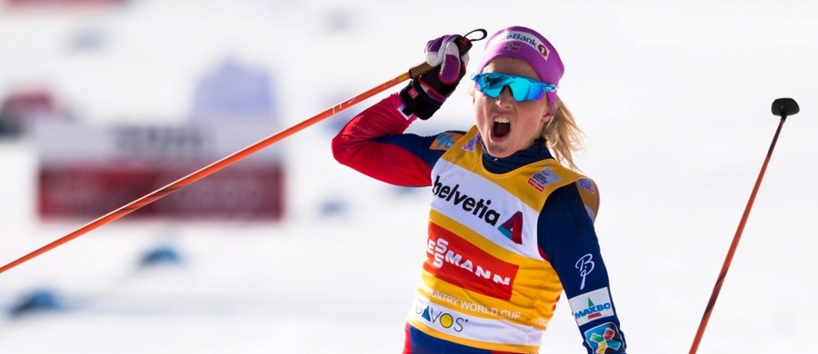 Therese Johaug wygrała w Davos zaliczany do narciarskiego Pucharu Świata bieg na 15 km techniką dowolną. Norweżka umocniła się na prowadzeniu w klasyfikacji generalnej. Pozostałe miejsca na podium zajęły jej rodaczki - Ingvild Flugstad Oestberg i Heidi Weng. Biało-czerwone nie startowały. 