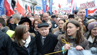 Kaczyński: Zalew hipokryzji. Próbują wmówić ludziom, że w środku gorącego lata jest mróz