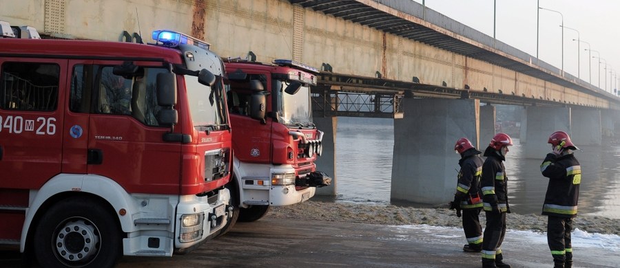 Prokuratura umorzy śledztwo w sprawie pożaru stołecznego Mostu Łazienkowskiego - dowiedział się reporter RMF FM. Śledczy zdecydowali właśnie o zamknięciu postepowania. Decyzja ma zapaść wkrótce.