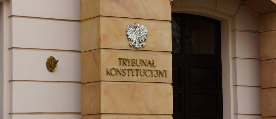​Byli prezydenci, premierzy i marszałkowie Sejmu i Senatu napisali list otwarty ws. "podważania autorytetu i niezależności Trybunału Konstytucyjnego". Dziś prokuratura wszczęła śledztwo w sprawie "zaniechania" publikacji wyroku Trybunału z 3 grudnia.