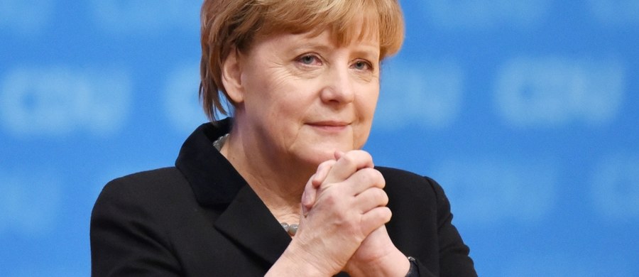 Kanclerz Angela Merkel zapowiedziała podczas zjazdu swej partii CDU w Karlsruhe "odczuwalną redukcję" liczby imigrantów napływających do Niemiec; broniła jednak swojej polityki wobec uchodźców uznawanej przez część partii za zbyt liberalną. W przemówieniu do delegatów Merkel zaznaczyła, że kryzys migracyjny stanowi "historyczne wyzwanie" dla całej Europy.