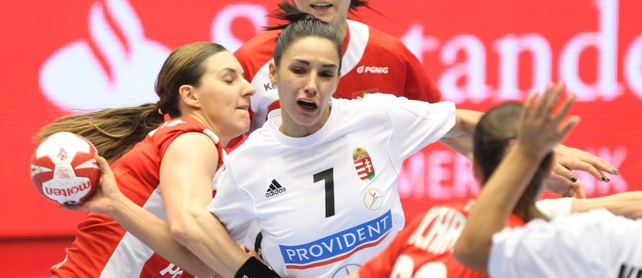 Polki zagrają w ćwierćfinale mistrzostw świata w piłce ręcznej! Nasze reprezentantki pokonały Węgierki 24:23. W środę zmierzą się z Rosjankami, które w poniedziałek wygrały w Kolding z Koreą Południową 30:25 (16:13).