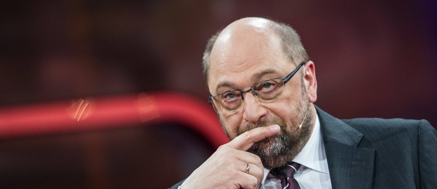 Nie będzie na razie noty protestacyjnej w sprawie wypowiedzi szefa europarlamentu Martina Schulza dotyczącej rzekomego "zamachu stanu" w Polsce. Ambasador Polski przy Unii Unii Europejskiej jest natomiast umówiony na osobistą rozmowę z tym niemieckim politykiem w najbliższy czwartek. Tymczasem Giacomo Fassina z biura prasowego szefa PE tłumaczy, że słowa Martina Schulza na temat sytuacji w naszym kraju "nie były osądem, ale wyrazem zaniepokojenia o zasadę trójpodziału władzy".