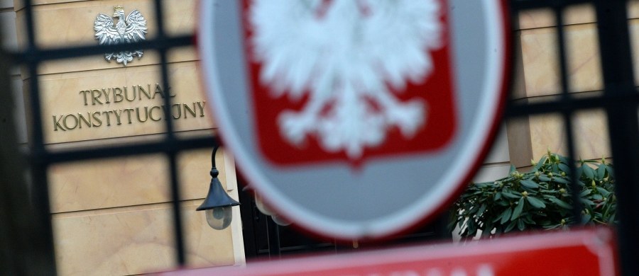 Politycy PiS przygotowują nowelizację ustawy o Trybunale Konstytucyjnym i nie wykluczają, że Sejm zajmie się nią na najbliższym posiedzeniu. Prokuratura wszczęła śledztwo ws. "zaniechania niezwłocznego ogłoszenia" wyroku TK z 3 grudnia. Premier przekonuje, że ws. publikacji żaden termin nie został przez rząd przekroczony.