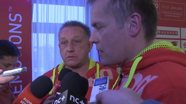 - Na mistrzostwach Europy nie mia słabych drużyn. Naturalnie, jeżeli mamy w grupie Francuzów, którzy zdominowali piłkę ręczną w ostatnich latach, nie jest to łatwe zadanie. Nie wyciągnęliśmy losu na loterii, ale gramy przecież w domu. W ostatnich latach udawało nam się pokonać zespoły ze światowej czołówki jak: Hiszpania, Szwecja czy Chorwacja - mówił Michael Biegler, selekcjoner "Biało-czerwonych" na miesiąc przed mistrzostwami Europy w piłce ręcznej, które odbędą się w Polsce.