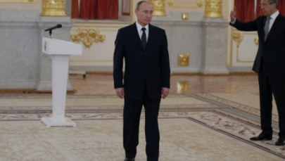 Zaskakujące wnioski uczonych: Putin chodzi jak rewolwerowiec 