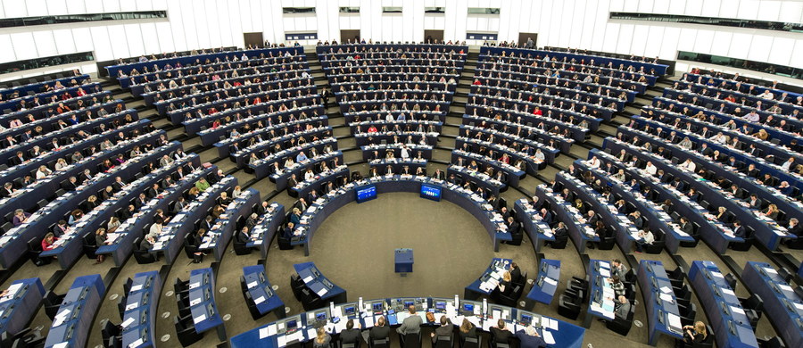 19 stycznia po południu Parlament Europejski ma debatować o sytuacji w Polsce. Jak poinformował rzecznik PE Jaume Duch, o włączeniu tego tematu do porządku obrad na styczeń zdecydowała Konferencja Przewodniczących europarlamentu. Dodał, że nie zaplanowano jednak przyjęcia żadnej rezolucji w tej sprawie, a jedynie oświadczenie Rady UE i Komisji Europejskiej, połączone z dyskusją.