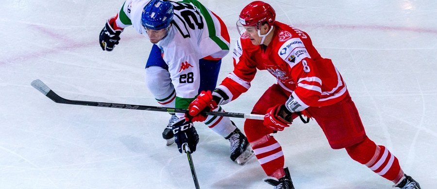 Hokejowa reprezentacja Polski pokonała Włochy 2:0 (0:0, 0:0, 2:0) w swoim pierwszym meczu rozgrywanego w małej hali katowickiego Spodka turnieju Euro Ice Hockey Challenge. Bramki strzelili Krzysztof Zapała i Michael Cichy.