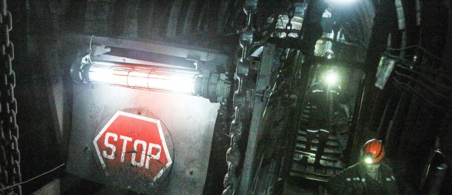 Ostatnią w Wielkiej Brytanii głębinową kopalnię węgla kamiennego Kellingley Colliery zamknięto w piątek. "To moment historyczny, ale również chwila, które będzie miała prawdziwy wpływ nas tych, którzy pracują w Kellingley, ich rodziny i wspólnotę w szerokim znaczeniu tego słowa” – napisano w komunikacie spółki węglowej UK Coal.